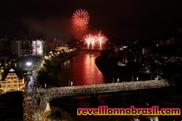 Blumenau Réveillon 2025 : show da virada terá Fernando e Sorocaba, diversas atrações e queima de fogos em três pontos da cidade