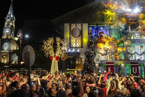 Gramado Réveillon 2025 : show musical, acendimento de luzes, queima de fogos, opções de ceias e festas na virada de ano