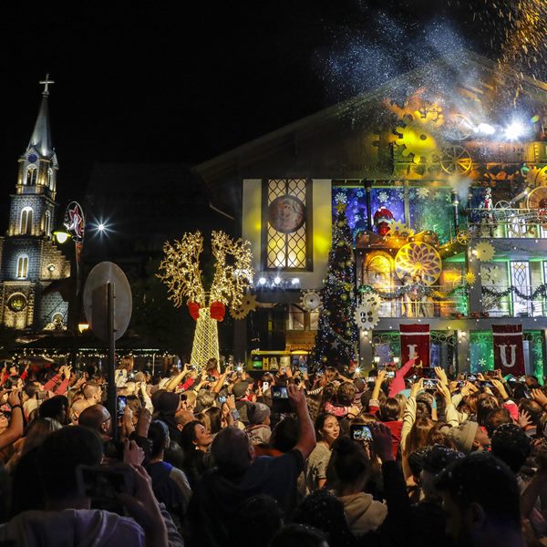 Gramado Réveillon 2025 : show musical, acendimento de luzes, queima de fogos, opções de ceias e festas na virada de ano