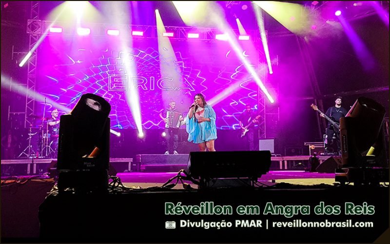 Giro Réveillon na Praia do Anil em Angra dos Reis : virada de ano teve show da cantora Érica Carvalho e queima de fogos