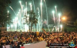 Praia de Tijucas Réveillon 2026 : queima de fogos na virada de ano no litoral catarinense - sortimentos.com.br