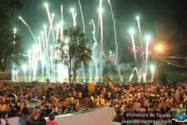 Praia de Tijucas Réveillon 2026 : queima de fogos na virada de ano no litoral catarinense - sortimentos.com.br