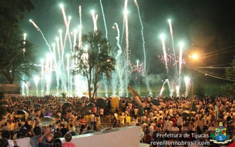 Praia de Tijucas Réveillon 2026 : queima de fogos na virada de ano no litoral catarinense - sortimentos.com.br