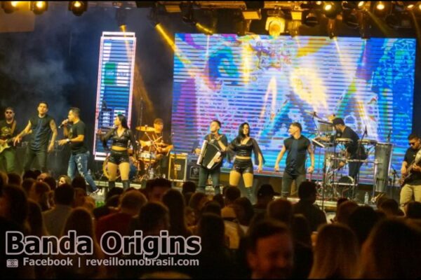 Show da Banda Origins no Réveillon 2026 em Itapoá no litoral norte catarinense - reveillonnobrasil.com